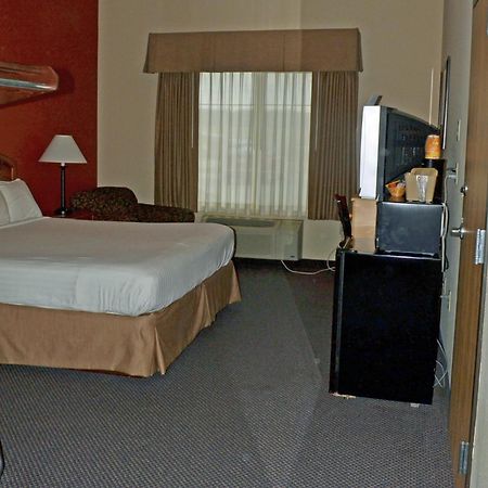 Paola Inn And Suites Zewnętrze zdjęcie