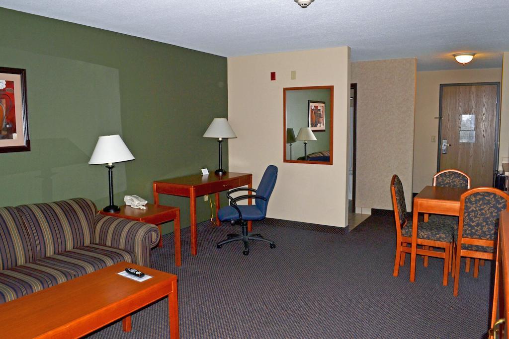 Paola Inn And Suites Pokój zdjęcie