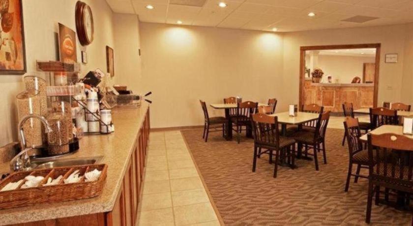 Paola Inn And Suites Zewnętrze zdjęcie