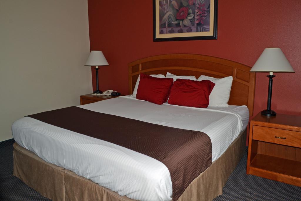 Paola Inn And Suites Zewnętrze zdjęcie