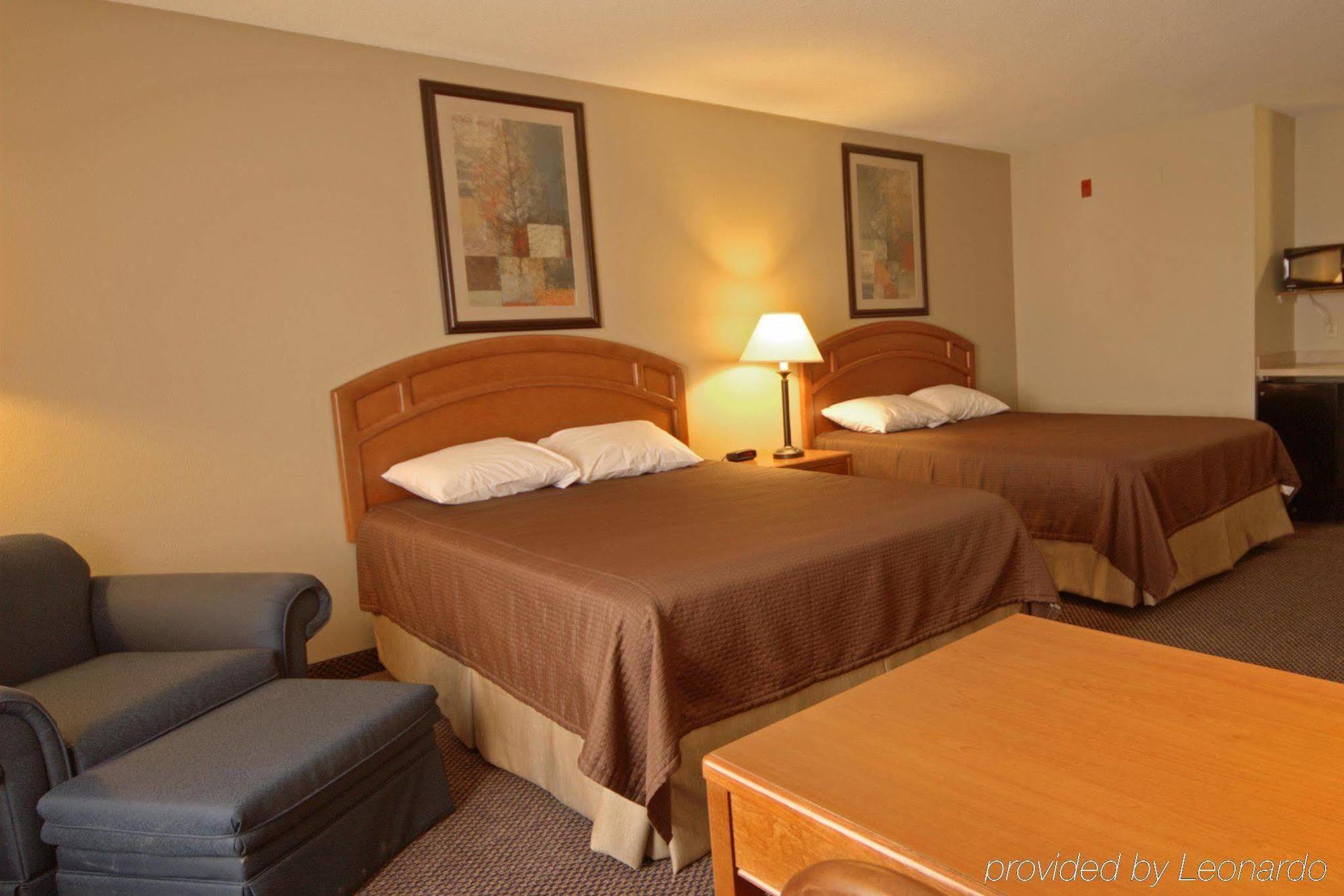 Paola Inn And Suites Zewnętrze zdjęcie