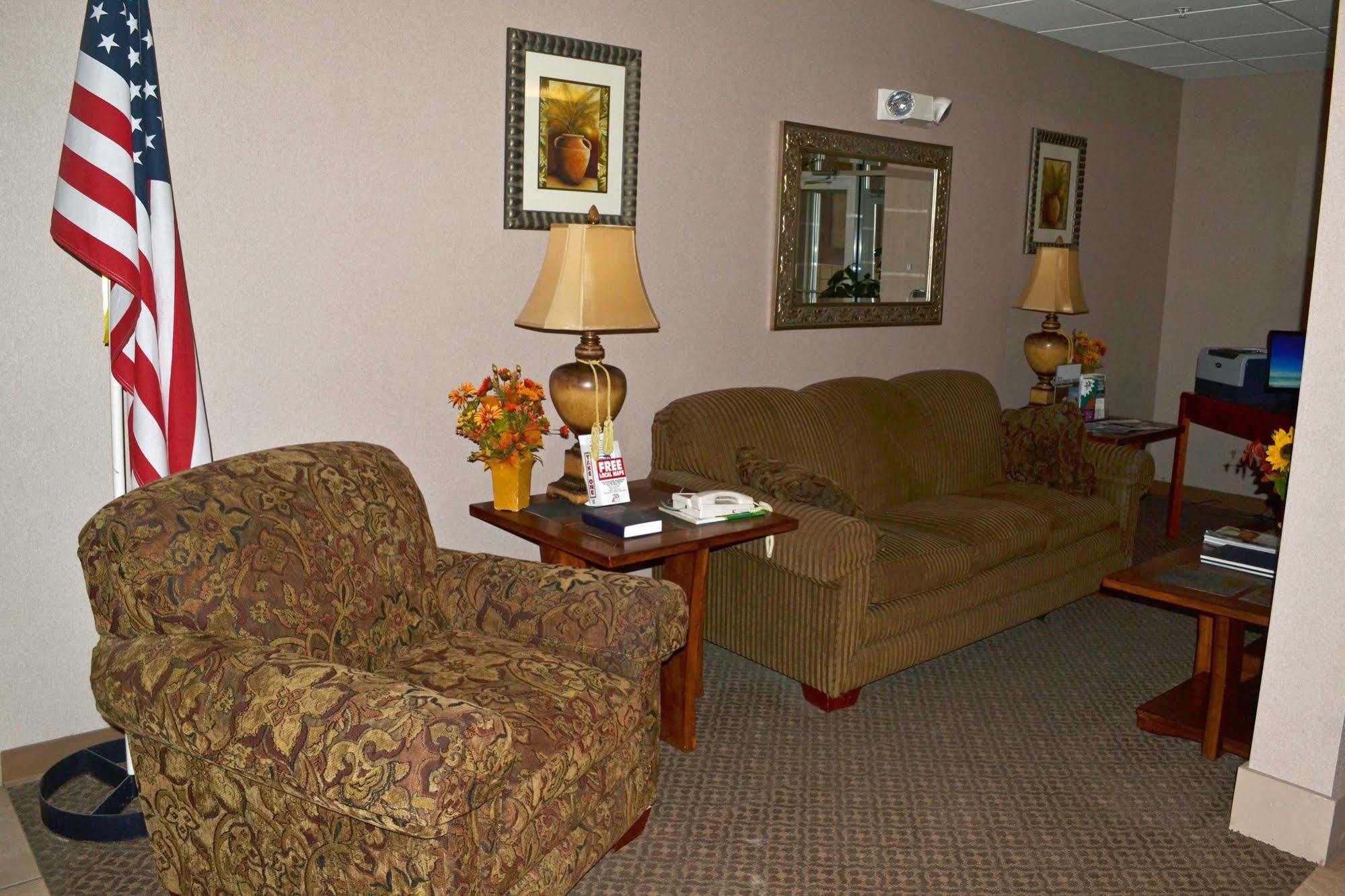 Paola Inn And Suites Zewnętrze zdjęcie