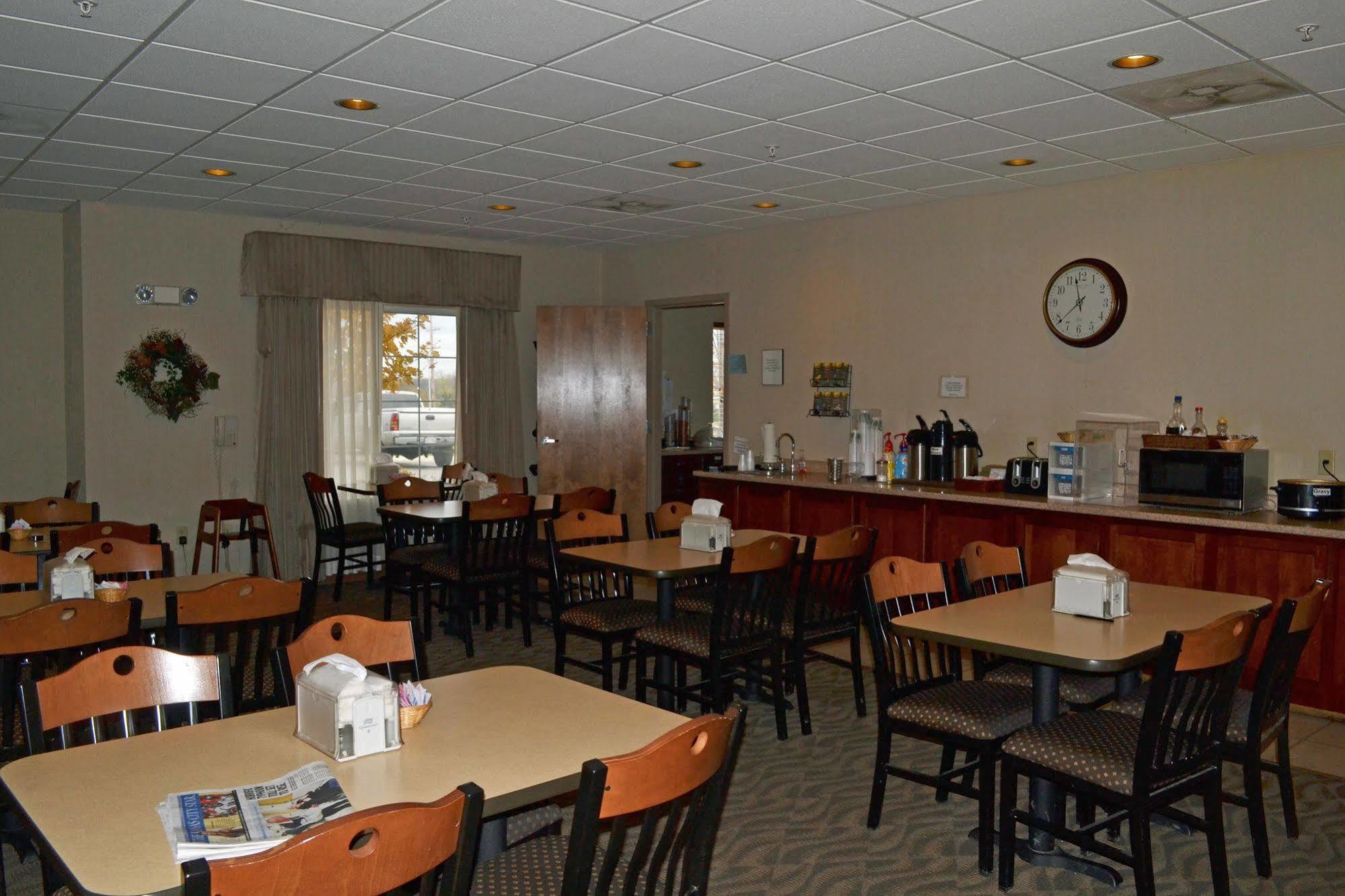 Paola Inn And Suites Zewnętrze zdjęcie