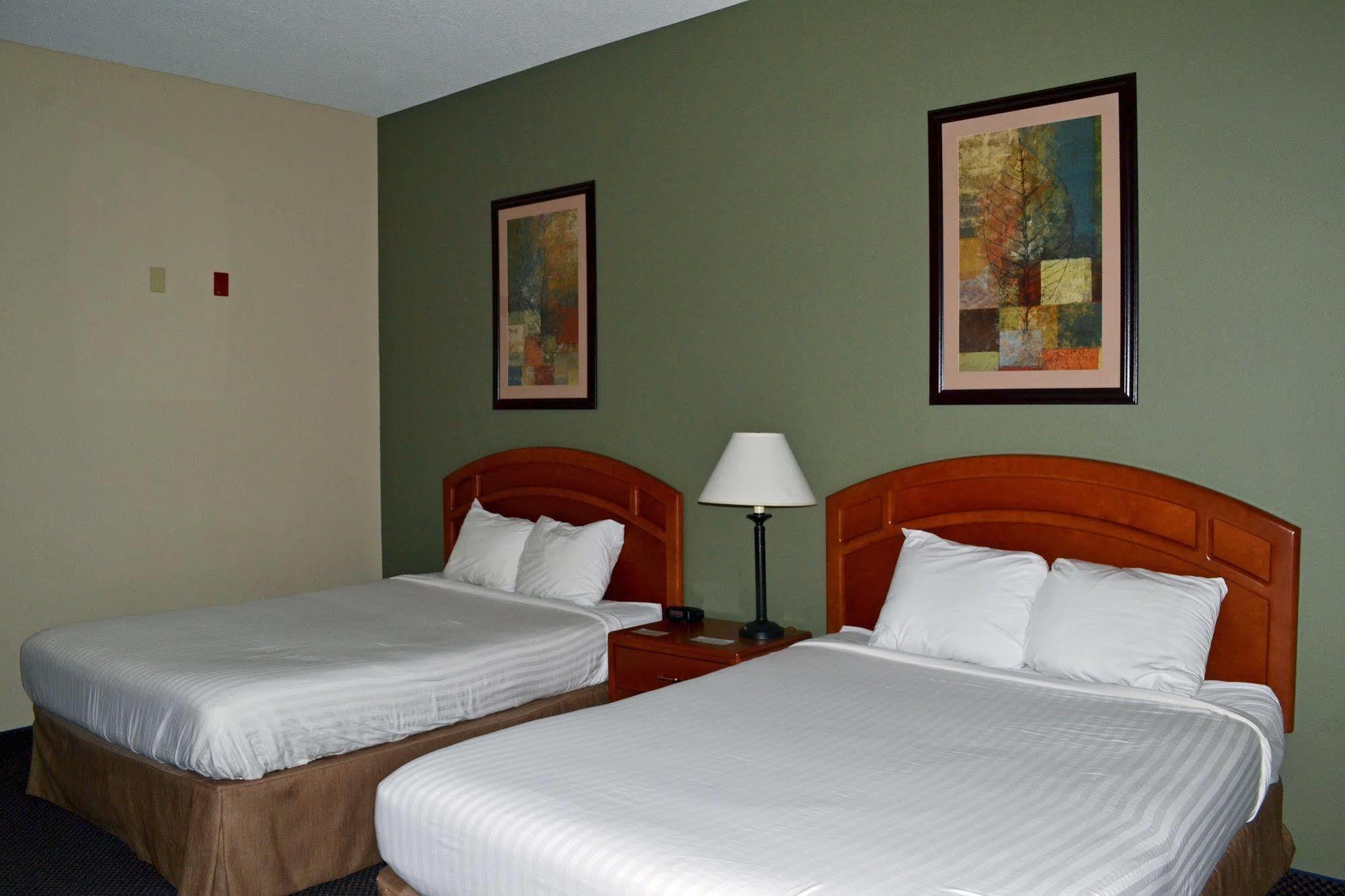 Paola Inn And Suites Zewnętrze zdjęcie