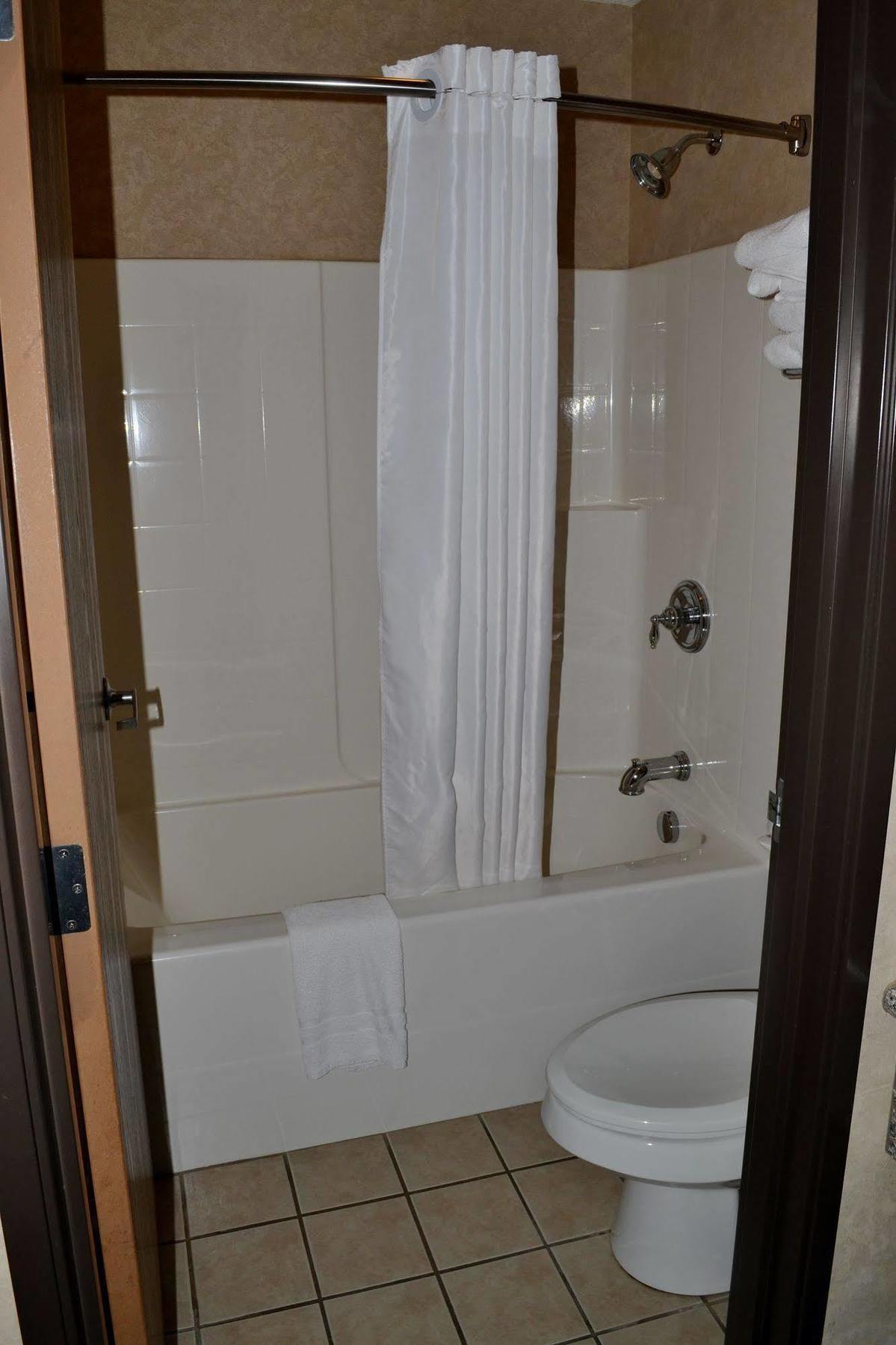 Paola Inn And Suites Zewnętrze zdjęcie