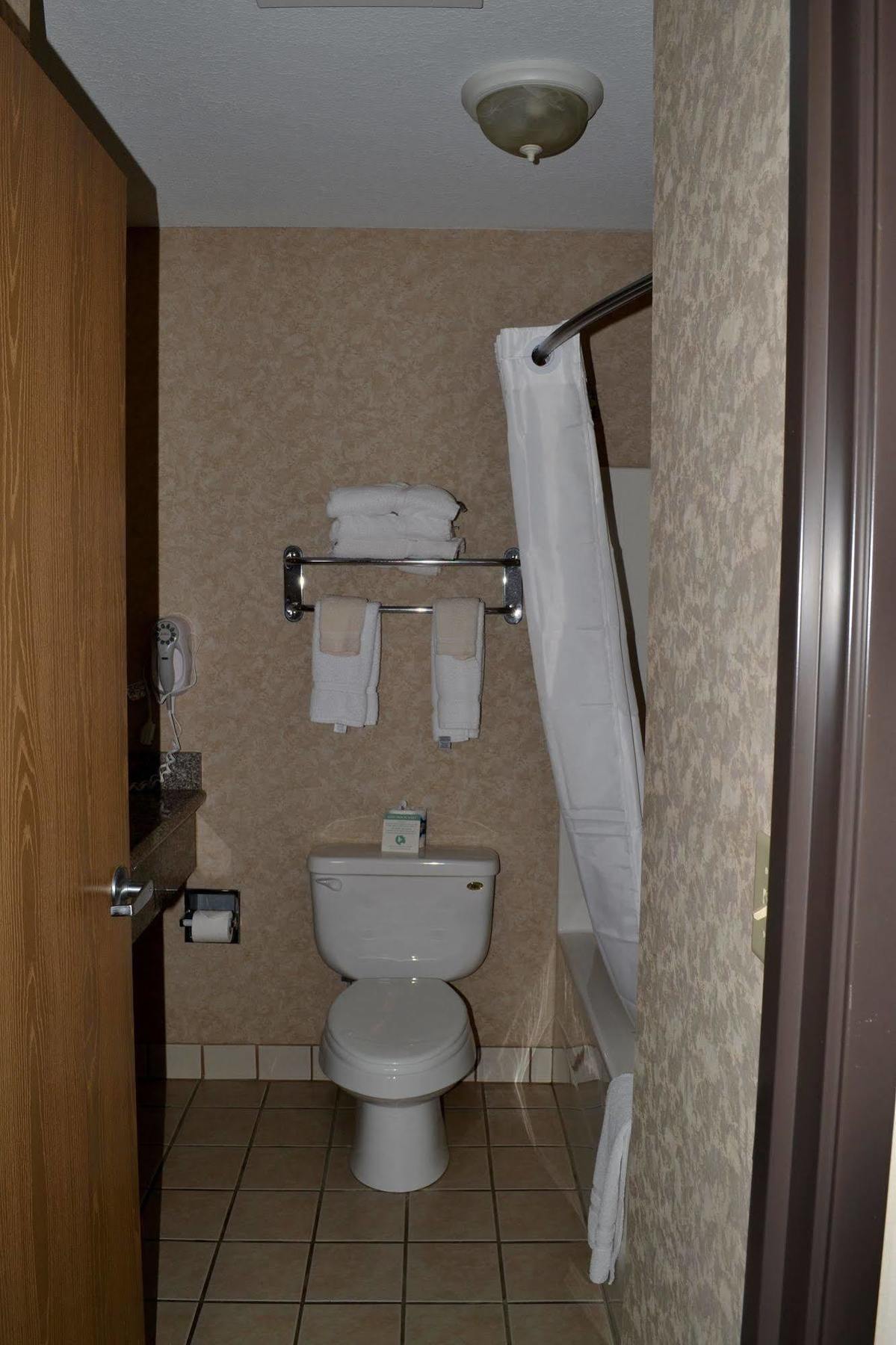 Paola Inn And Suites Zewnętrze zdjęcie