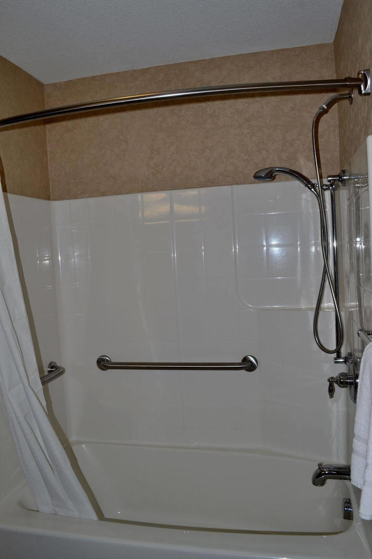 Paola Inn And Suites Zewnętrze zdjęcie