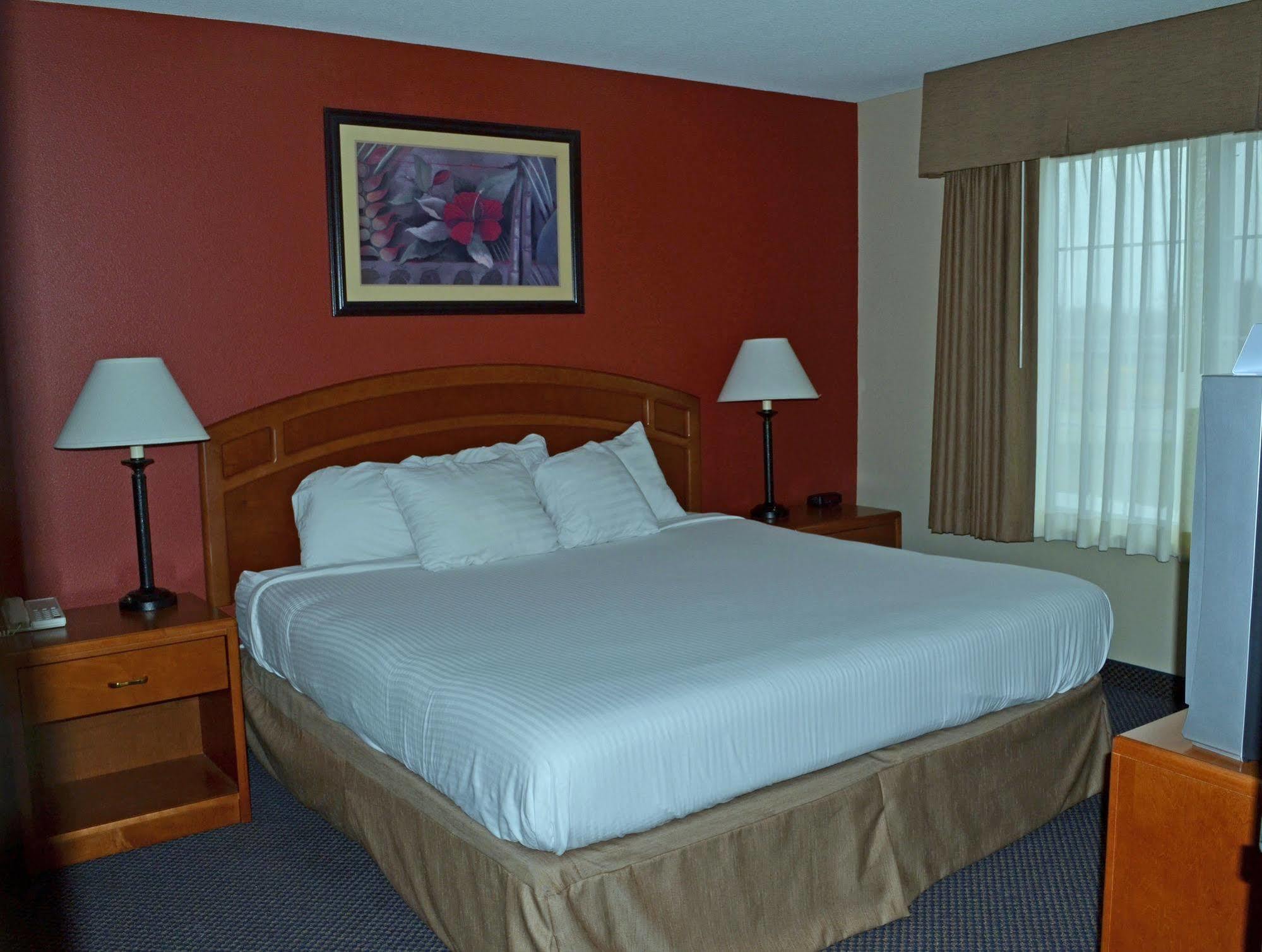 Paola Inn And Suites Zewnętrze zdjęcie