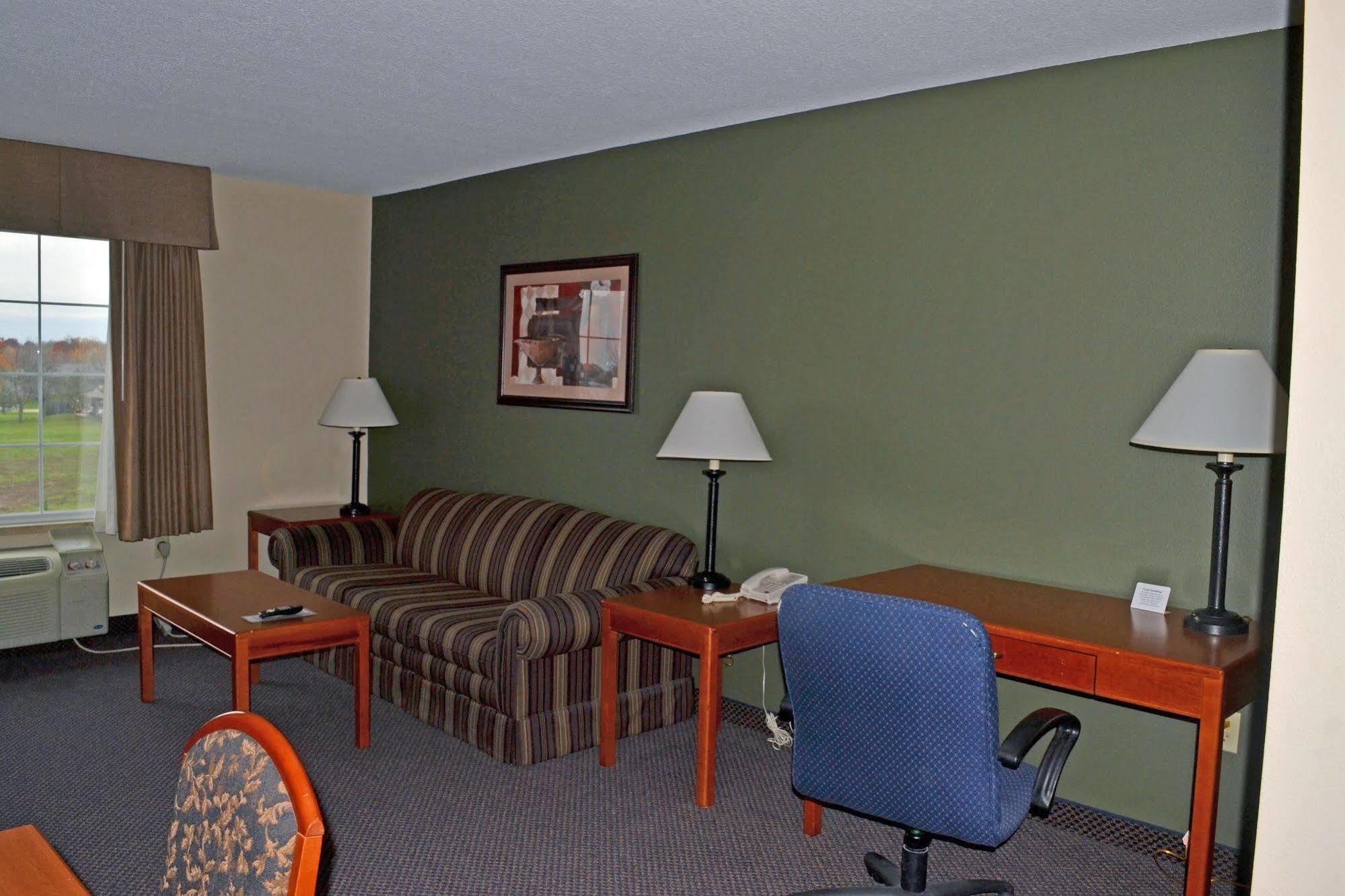Paola Inn And Suites Zewnętrze zdjęcie