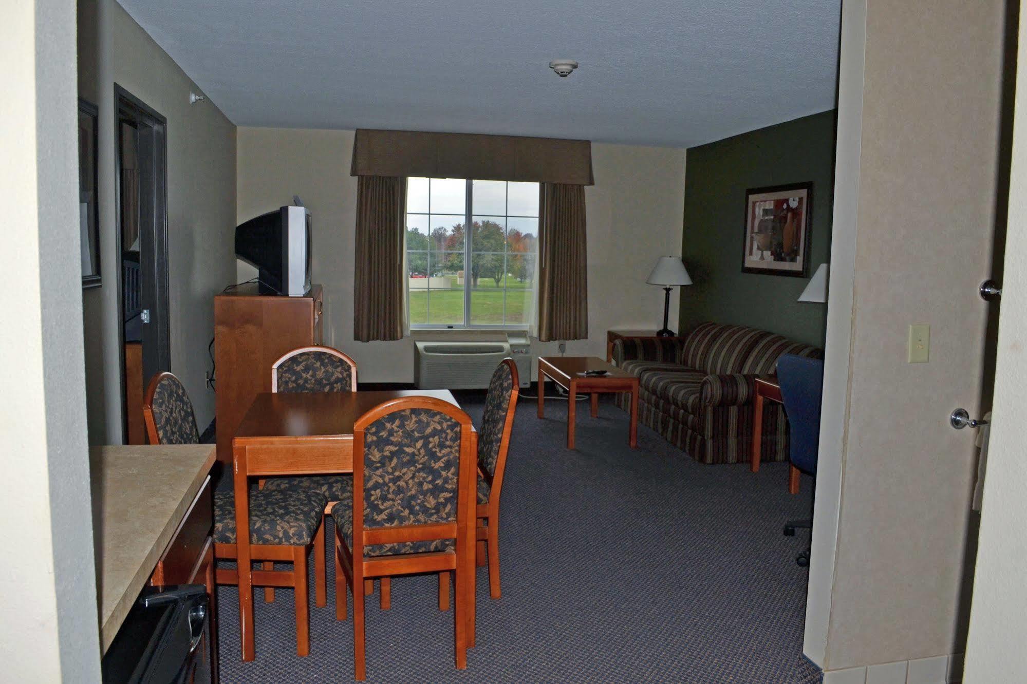 Paola Inn And Suites Zewnętrze zdjęcie