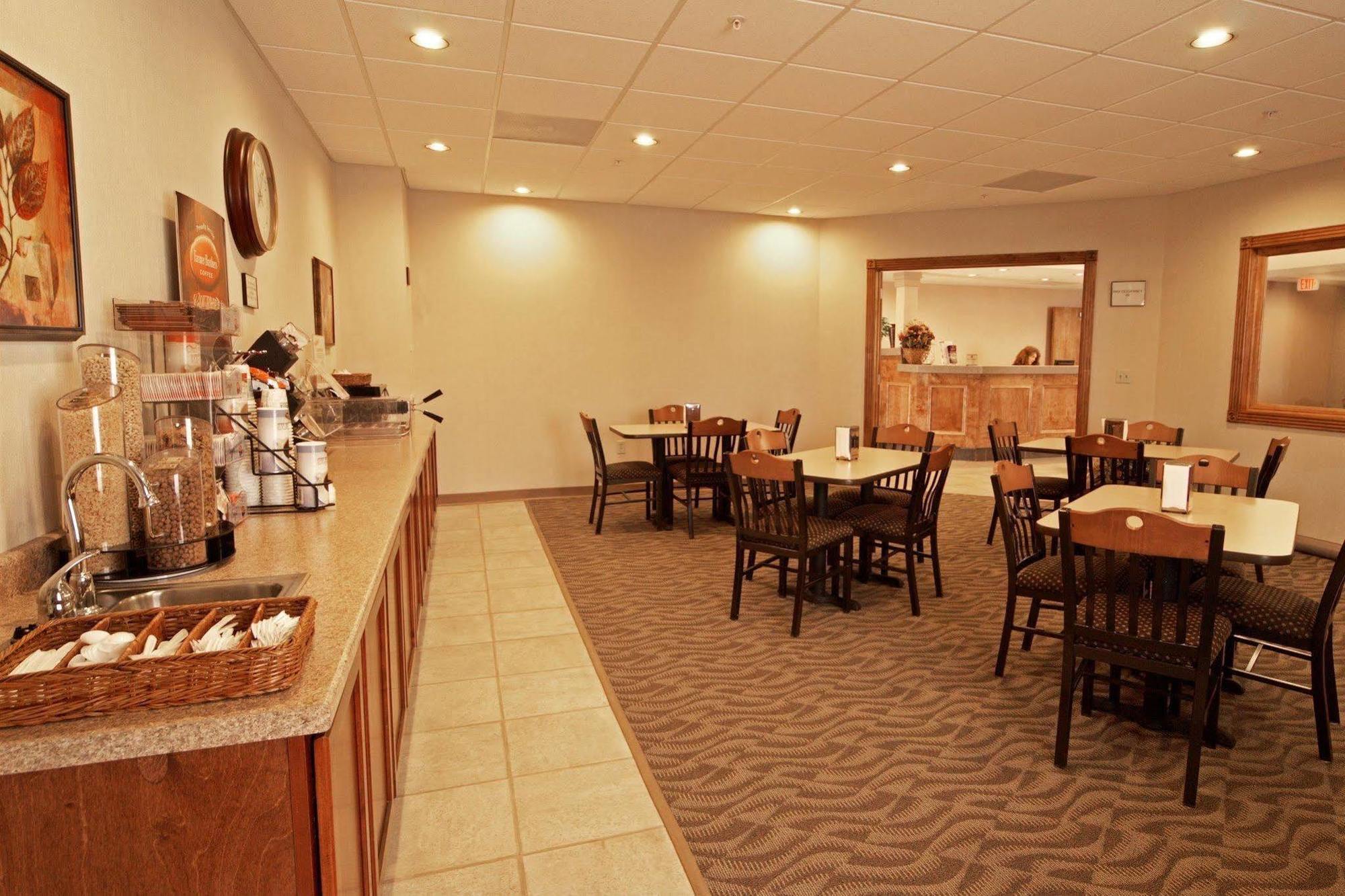 Paola Inn And Suites Zewnętrze zdjęcie