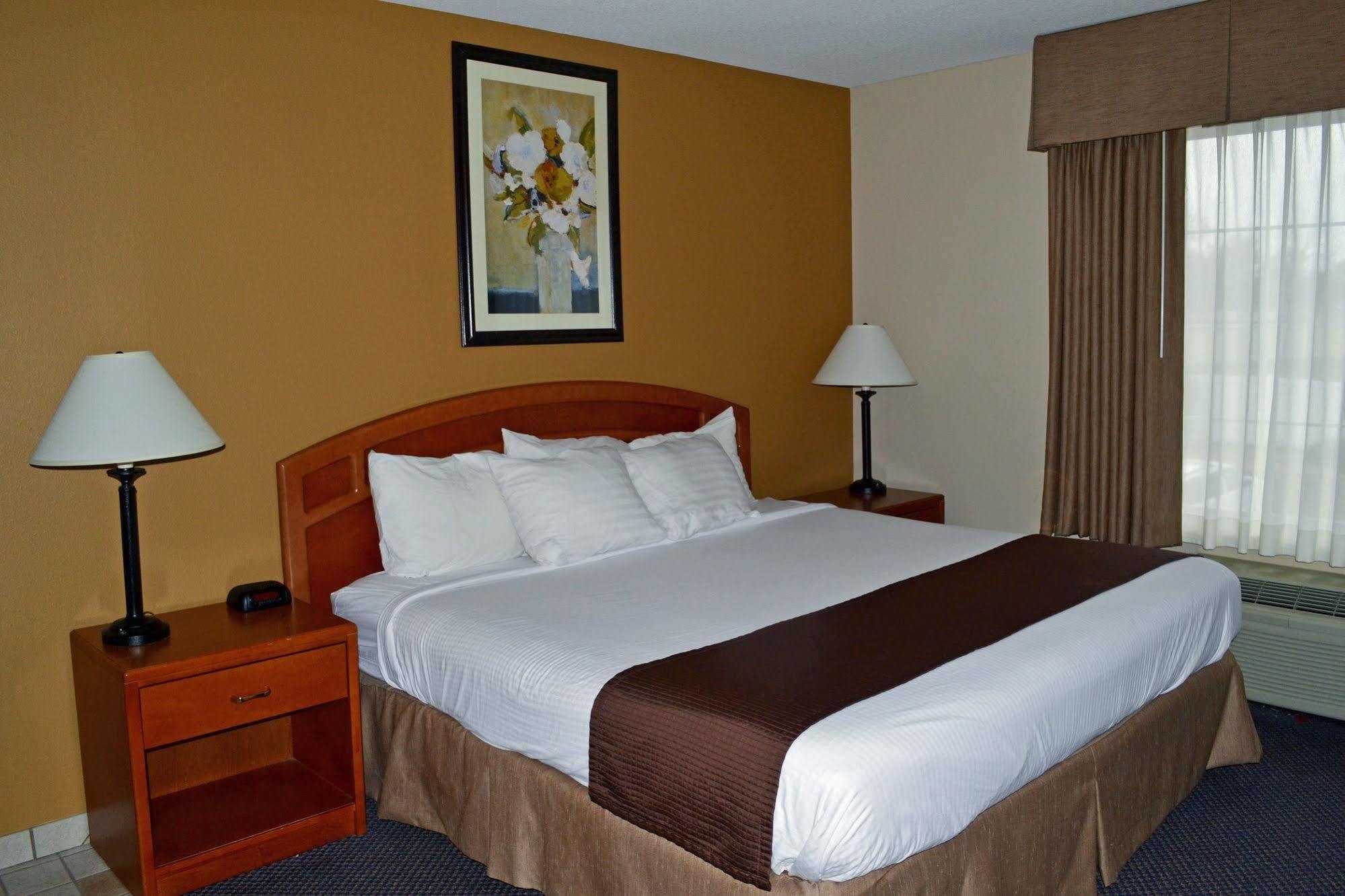 Paola Inn And Suites Zewnętrze zdjęcie